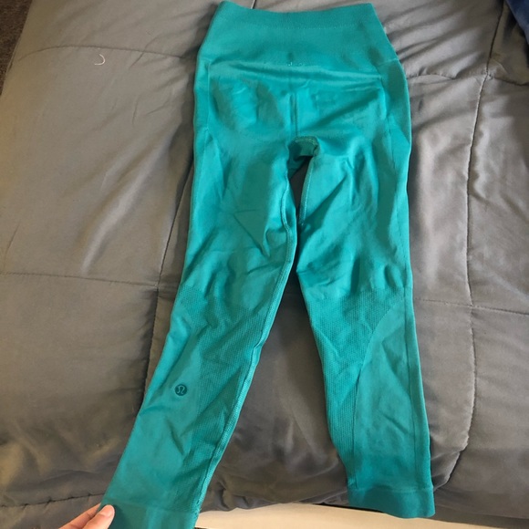 Two lululemon crop leggings - Picture 3 of 5